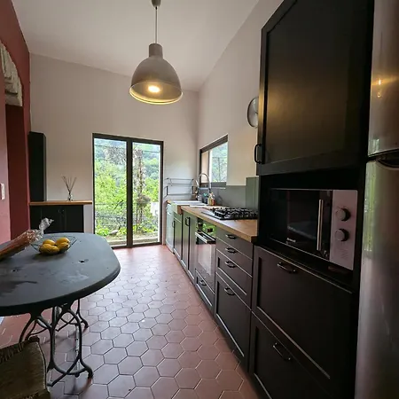Maison De Famille Entre Mer&collines - Charme, Citronniers Et Tranquillité - Accès Marche Et Sentier 3 Min Hébergement de vacances *